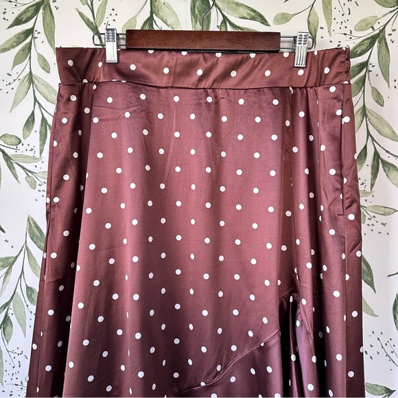 Torrid Asymmetrical Polka Dot Ruffle Skirt. Size 1 (1X). Brown. - Picture 2 of 8